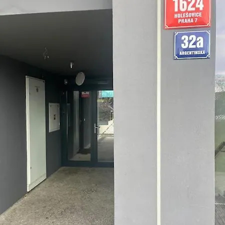 Apartment Holesovice,balkon,garaz *